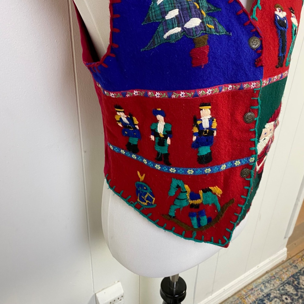 Erika Classics Vintage Christmas Vest Womens Large Wool Blend Santa Embroidered - Picture 10 of 11